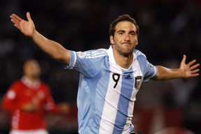 滑雪越野+打靶“冬季两项体验日” 民众首次尝试奥运项目